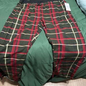 RAINFOREST Men's Plaid Joggers - Red and Green